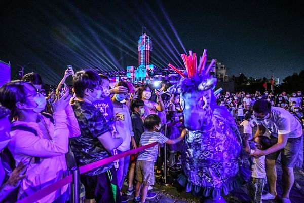 ▲▼「雨馬」燈光秀將於國慶日當天最後一晚現身總統府。（圖／紙風車劇團提供）