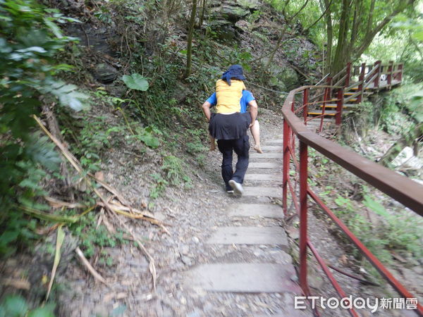 ▲屏東縣消防局瑪家消防分隊上涼山瀑布救援             。（圖／記者陳崑福翻攝，以下同）