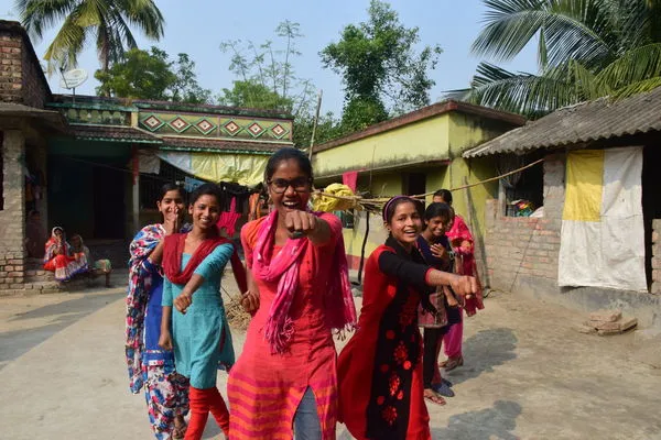 ▲▼在COVID-19疫情期間，印度西孟加拉邦的慕蘇米﹙Mousumi﹚和其他女孩自發地組成「女孩力量」，拯救差點被童婚的少女。（圖／台灣世界展望會提供）