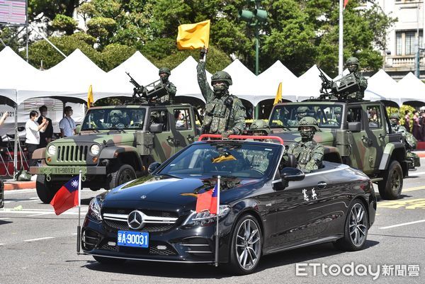 ▲▼110年國慶大會,憲兵快反連新款前導車賓士Benz C43。（圖／記者李毓康攝）