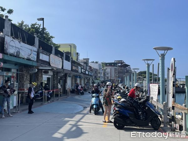 ▲東港警分局在小琉球白沙碼港邊加強交安勤務             。（圖／記者陳崑福翻攝，以下同）