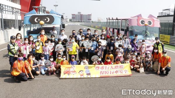 ▲▼中華車會邀台中弱勢兒少體驗國際賽道。（圖／麗寶國際賽車場提供）