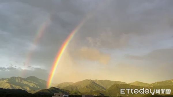 ▲受圓規颱風外圍環流影響，日月潭出現雙虹大景。（圖／民眾陳先生提供）