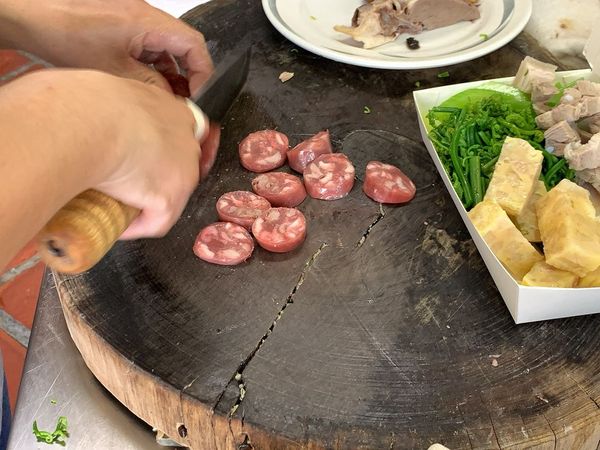 ▲▼連招牌都沒有的源滷肉飯。（圖／台南咬一口授權提供，下同，請勿隨意翻攝以免侵權）