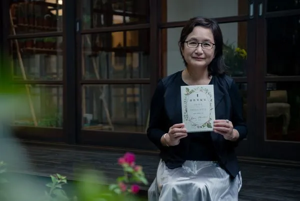 ▲重量級的翻譯作家李靜宜主講讀珍・奧斯汀的《傲慢與偏見》。（圖／頂新和德文教基金會提供）