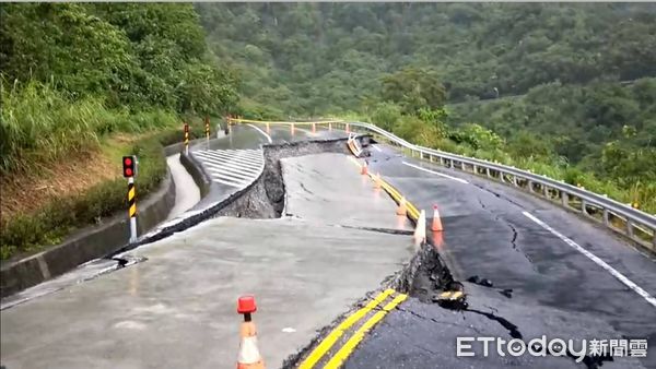 ▲▼輕颱圓規掠過，台東玉長公路東端29.8公里現地狀況。（圖／記者楊漢聲翻攝）