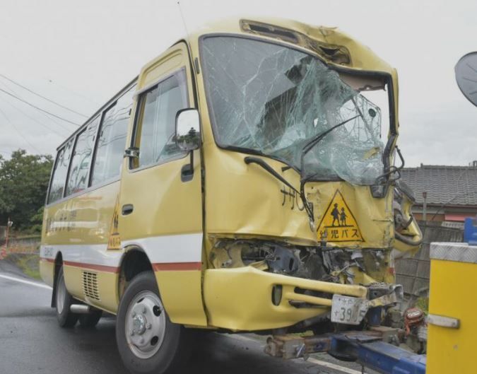 日娃娃車駕駛突 放空 自撞牆 幼童遭卡座椅痛哭17人送醫3重傷 Ettoday國際新聞 Ettoday新聞雲