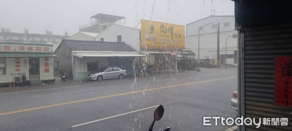 ▲台東連日豪雨，縣政府宣布下午停班停課。（圖／記者楊漢聲攝）