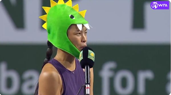 ▲▼謝淑薇戴恐龍頭套受訪 。（圖／翻攝自推特／BNP Paribas Open）