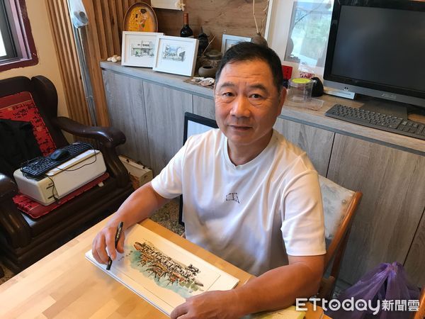 ▲室內設計師李賜民退休返鄉教速寫 銀髮族用彩筆畫出金山家鄉風情。（圖／新北市立圖書館提供）