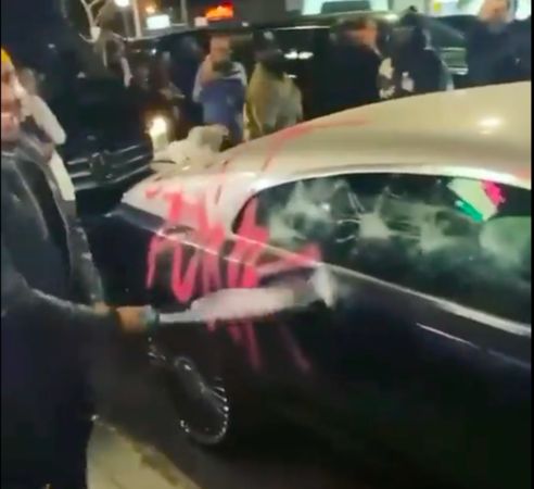 ▲▼Young Thug為了宣傳新作品，直接砸爛一台凱迪拉克豪車。（圖／翻攝自推特）