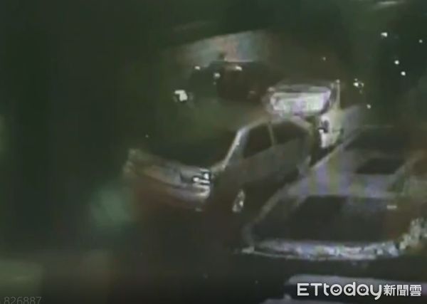 ▲▼19歲駕駛失控打滑連撞5車停下，駕駛友人頭暈、4肢擦挫傷送醫。（圖／記者邱中岳翻攝）