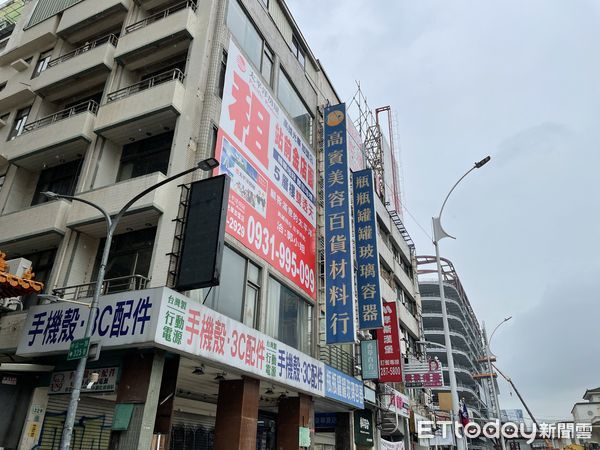 ▲▼高雄車站,新站,住宅,店面,日勝生,信義房屋。（圖／記者陳建宇攝）