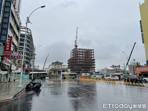 ▲▼高雄車站,新站,住宅,店面,日勝生,信義房屋。（圖／記者陳建宇攝）