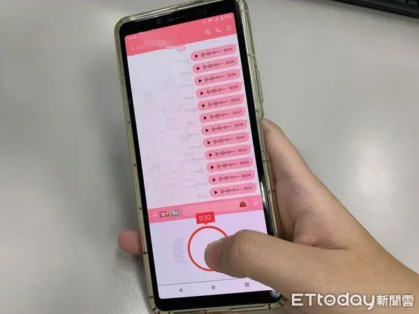 ▲▼用LINE傳語音訊息。（圖／記者劉維榛攝）