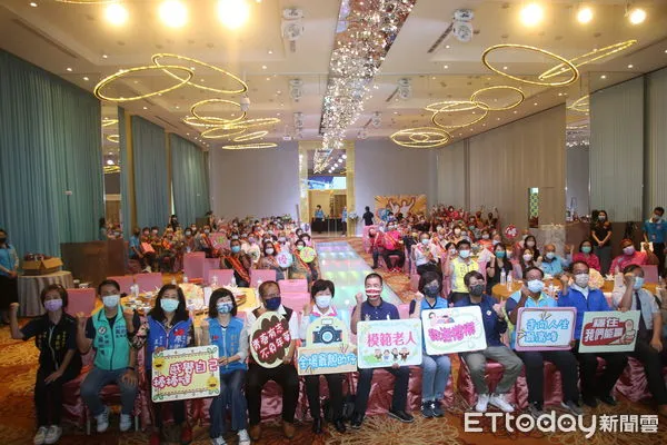 ▲台東縣政府舉辦「110年度模範老人暨敬老楷模表揚活動」。（圖／記者楊漢聲翻攝）
