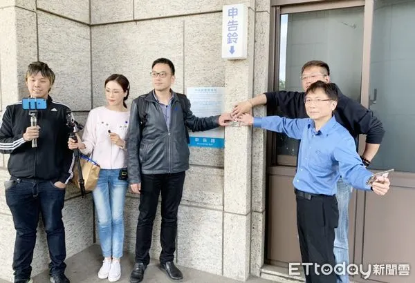 ▲網紅「館長」陳之漢去年2月在直播節目上以疫情持續延燒為題，怒嗆「要拿刀拿槍殺國民黨員」，是後被國民黨籍市議員「村長」詹江村、黃敬平等人到桃園地檢署按鈴提告。（資料照／記者沈繼昌攝）