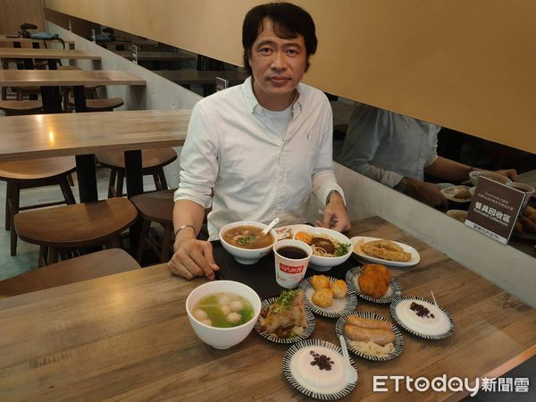 ▲台南蝦捲霸主插旗台中美食一級戰區，中部跨出賣場、百貨設街邊店。（圖／記者游瓊華攝）