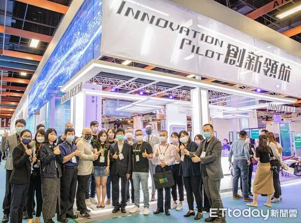▲2021台灣創新技術博覽會實體展展期至16日止，線上展持續展出到10月23日，圖為經濟部中小企業處參與策劃的「創新領航館」。（圖／經濟部提供）