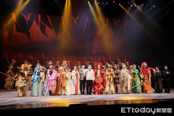 ▲「明華園戲劇總團」經典大戲《蓬萊仙島-漢鍾離》，將在10月16、17兩日，於台南市文化中心演藝廳演出，市長黃偉哲邀民眾來一飽眼福。（圖／記者林悅翻攝，下同）