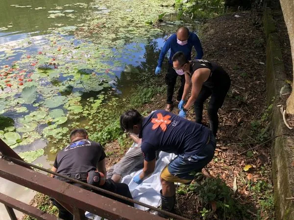 ▲南投鯉魚潭驚見男浮屍死亡，警方已採指紋比證。（圖／民眾提供）