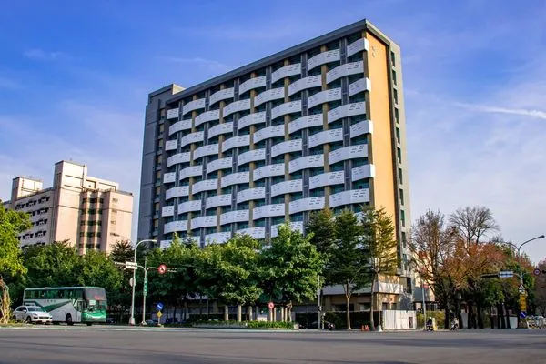 ▲▼中興大學女舍出現變態狼，光偷瞄腳指頭、拍陽台內衣褲就會引起性慾，警方已掌握對象。（圖／記者鄧木卿翻攝）