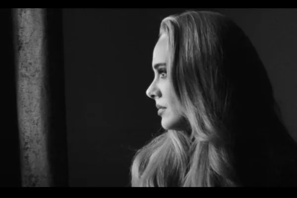 ▲▼愛黛兒（Adele）新歌《Easy On Me》MV。（圖／翻攝自YouTube／Adele）