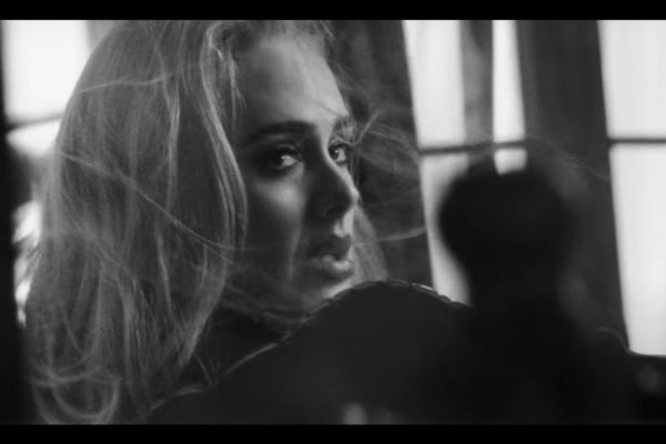 ▲▼愛黛兒（Adele）新歌《Easy On Me》MV。（圖／翻攝自YouTube／Adele）