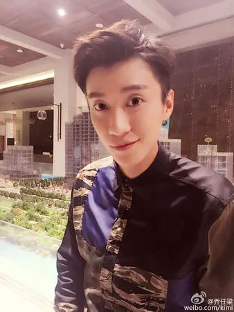 ▲陳喬恩上傳之前和喬任梁的合照。（圖／翻攝自微博／喬任梁）