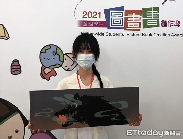 ▲▼王彥淳獲全國學生圖畫書創作奬高中職組特優。（圖／記者許敏溶攝）