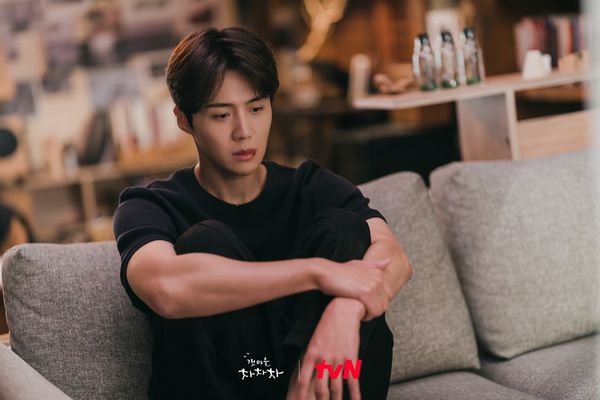 ▲▼《海岸村》15集心碎預告！申敏兒崩潰狂哭：我有事　金宣虎呼吸困難。（圖／翻攝自tvN官方推特）