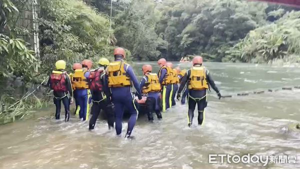 ▲▼虎豹潭搜救畫面。（圖／記者黃彥傑翻攝）