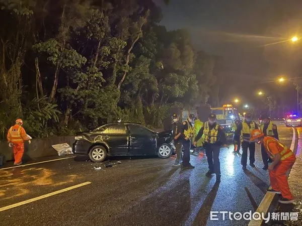 ▲▼國三北上南港匝道「2車追撞」1人無呼吸心跳。（圖／國道警察局提供）