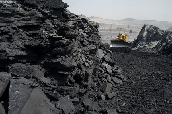 ▲▼ 印度聯邦電力部數據顯示，印度近3/5燃煤電廠目前擁有的煤炭庫存，只能維持3天或更短的時間。（示意圖／翻攝自臉書）