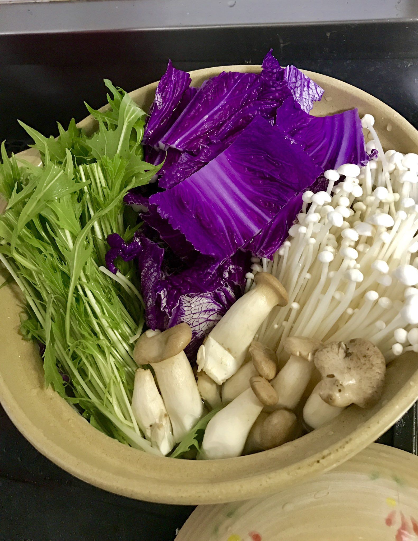 ▲▼紫玉白菜煮鍋。（圖／翻攝自推特／@azuo0607）