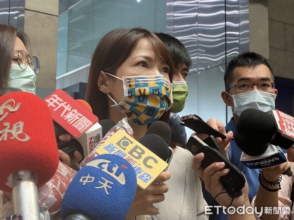 黨內不滿側翼行徑！傳「反遭柯文哲怒捶桌」？　北市府：放大解讀 | ETt