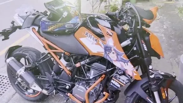 ▲▼台中19歲男大生車禍亡　「Vtuber」車貼讓千人齊聚：RIP 。（圖／民眾提供）