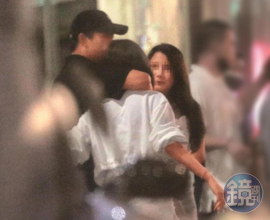 【街邊換伴撩四女】下戲放飛自我　明杰街邊「勾脖、聞髮香」連撩4妹