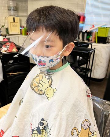 ▲3歲蔡桃貴燙頭髮。（圖／翻攝自IG／tsaigray2018）