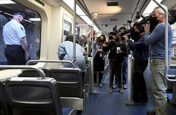 ▲巴西一名女子在公車上遇性騷擾，基於自衛用泰拳將男子撂倒。（示意圖／達志／美聯社）