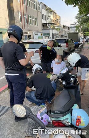 ▲台南市警六分局據報循線將出面取款的詐騙車手逮捕到案。（圖／記者林悅翻攝，下同）