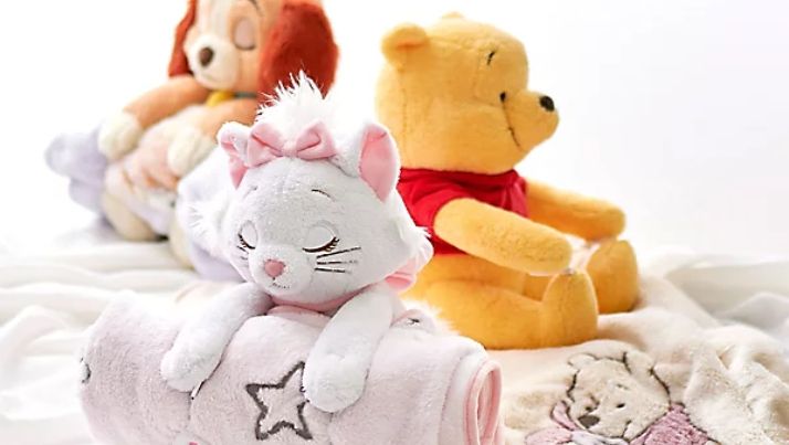 ▲迪士尼娃娃毯子組。（圖／翻攝自shopdisney.disney.co.jp）