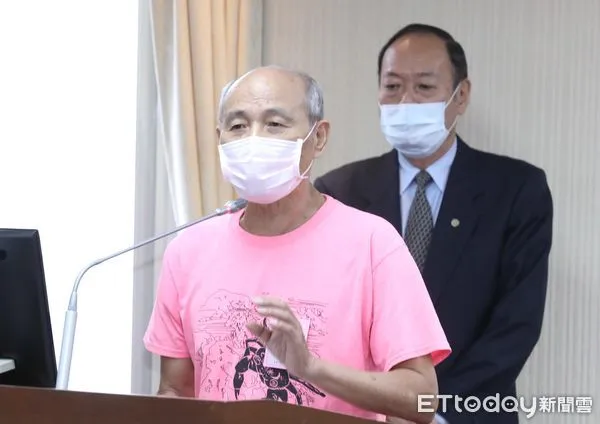 ▲▼立法院內政委員會 藻礁公投領銜人潘忠政(前) 海洋委員會主委李仲威(後) 。（圖／記者屠惠剛攝）