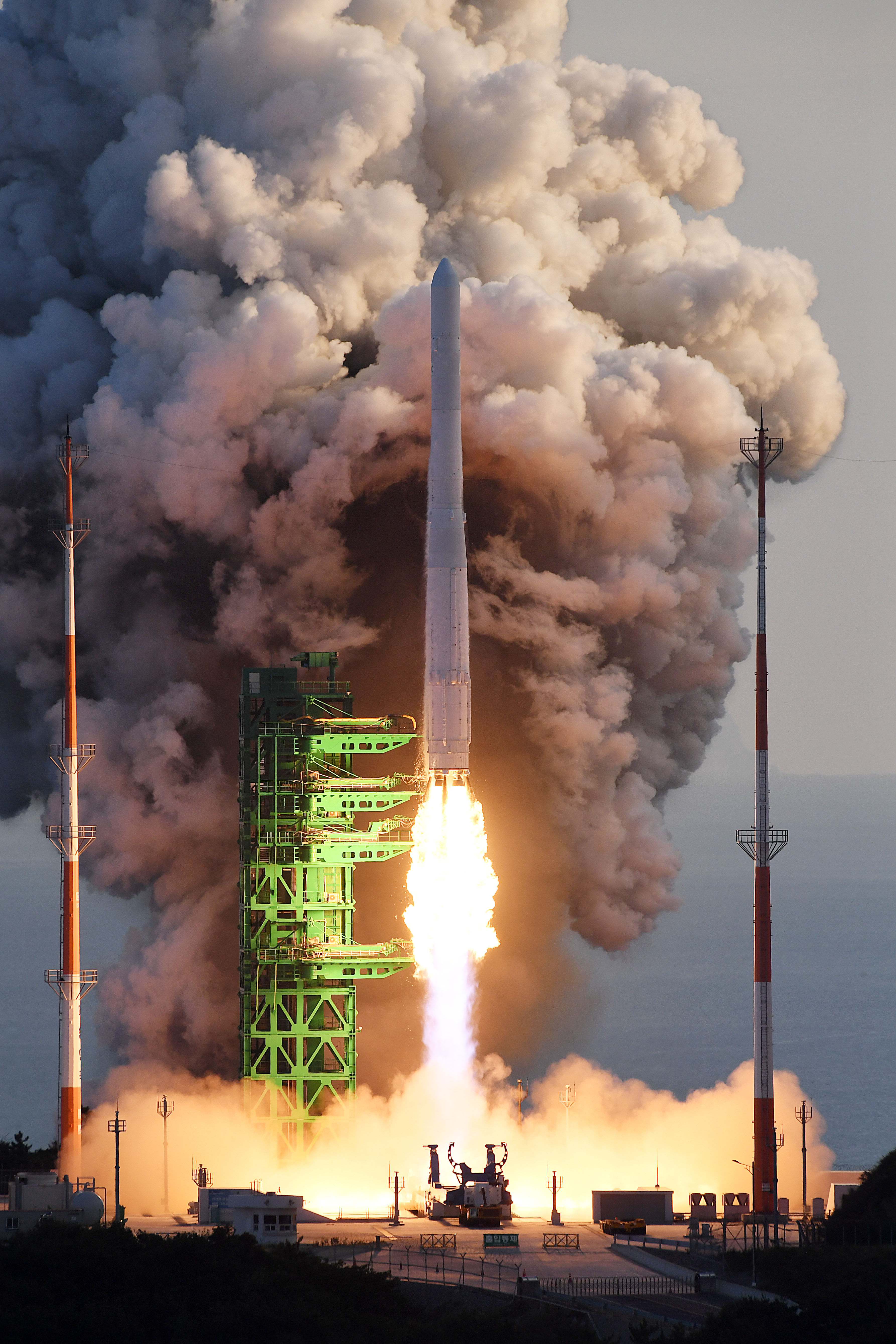 ▲▼南韓21日下午5時發射運載火箭「世界號」。（圖／達志影像／newscom）