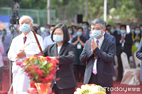 ▲國內首家「老人醫院」成大老人醫院22日舉行動土典禮，由蔡英文總統親臨主持。（圖／記者林悅翻攝，下同）