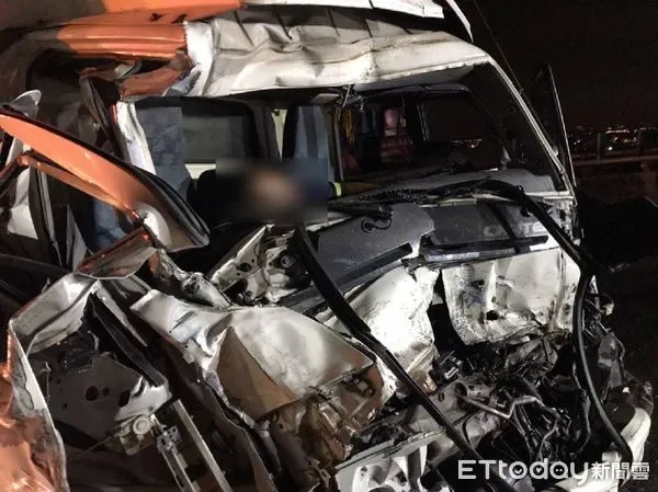 ▲▼國道三號北上彰化台中路段發生4車連環車禍。（圖／民眾提供）