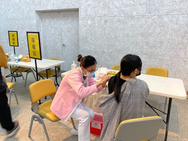 ▲▼中央加開5個BNT接種點，圖為台灣當代文化實驗場。（圖／中央流行疫情指揮中心提供）