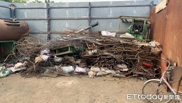 ▲台南市警新營分局破獲柳營區一起工地竊盜案，將張嫌及資源回收業者等10人通知、拘提到案，並查扣失竊鋼筋鐵條等物。（圖／記者林悅翻攝，下同）