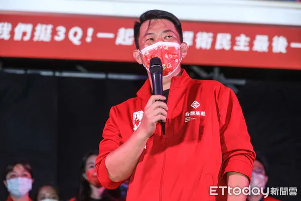 ▲立委陳柏惟罷免案，陳柏惟向支持者道謝。（圖／記者林敬旻攝）