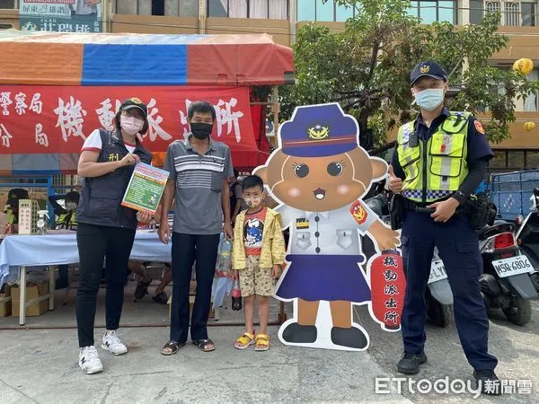 ▲迎王祭典期間，東港警分局在東隆宮設機動派出所服務信眾            。（圖／記者陳崑福翻攝，以下同）